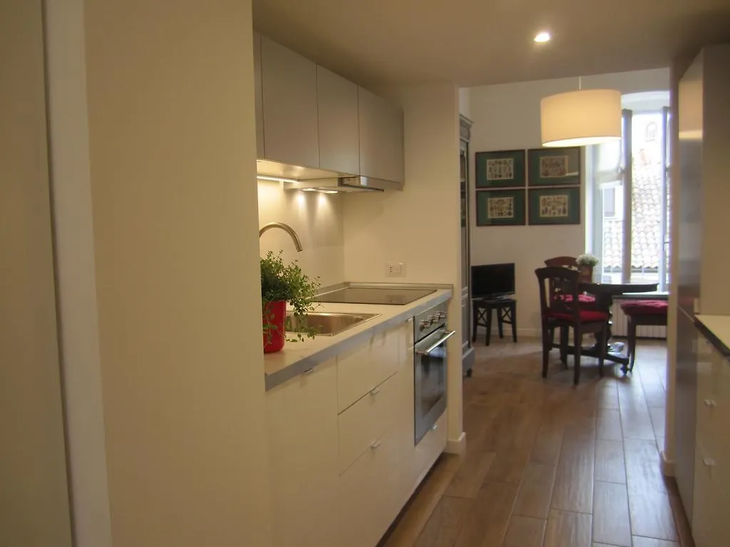 Charming And Elegant Apartment Historic Center Of Mediolan