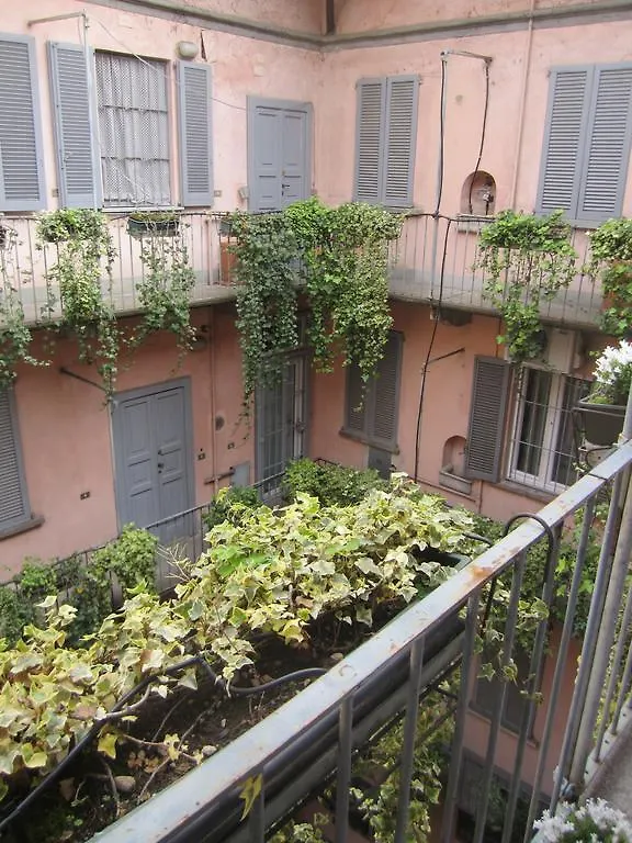 Charming And Elegant Apartment Historic Center Of Milan